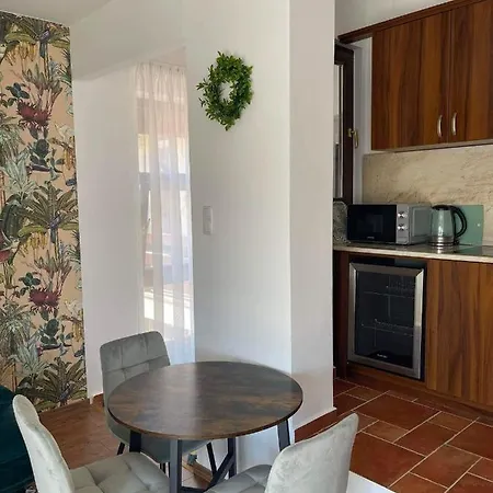 Fit Paradise Μίσκολτς